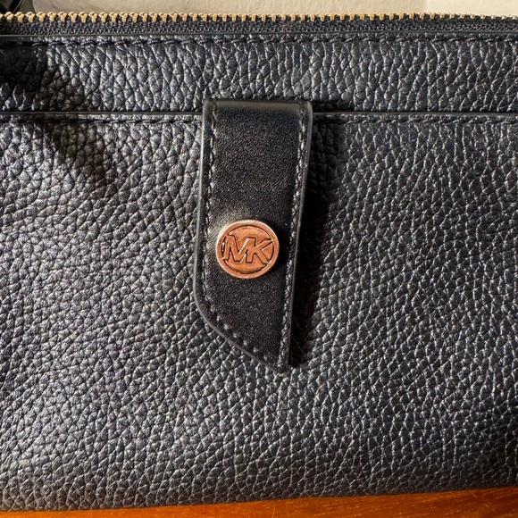 Michael Kors Medium Pebbled Leather Double-Zip Crossbody Bag in Black - Picture 8 of 15